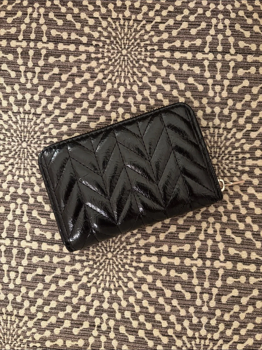 Guess Quilted Black Compact Wallet Clutch Purse Zip Around Like New